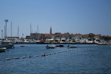 Budva tarihi kent güzel bir yerdir 