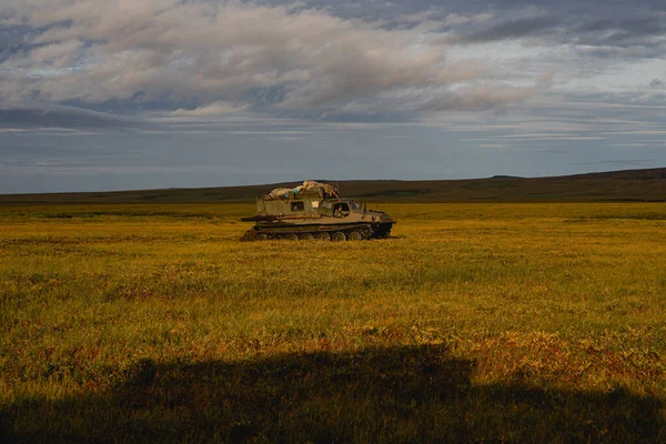 Viaggio nell'estremo oriente della Russia lungo la tundra autunnale — Foto Stock