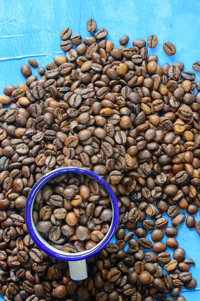 Roasted Coffee Beans Blue Background — Stock Photo, Image
