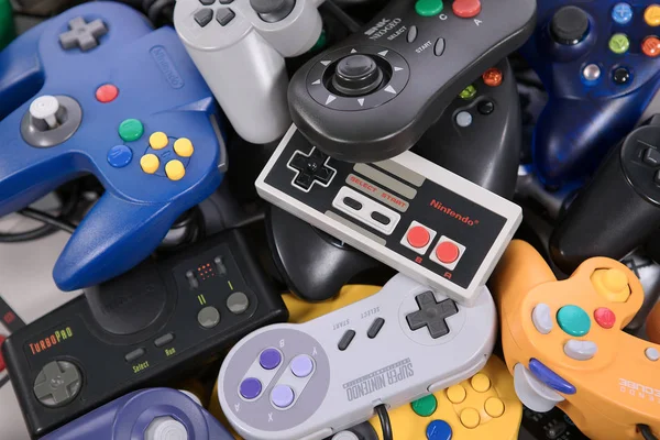 Controladores de videojuegos de vieja escuela — Foto de Stock