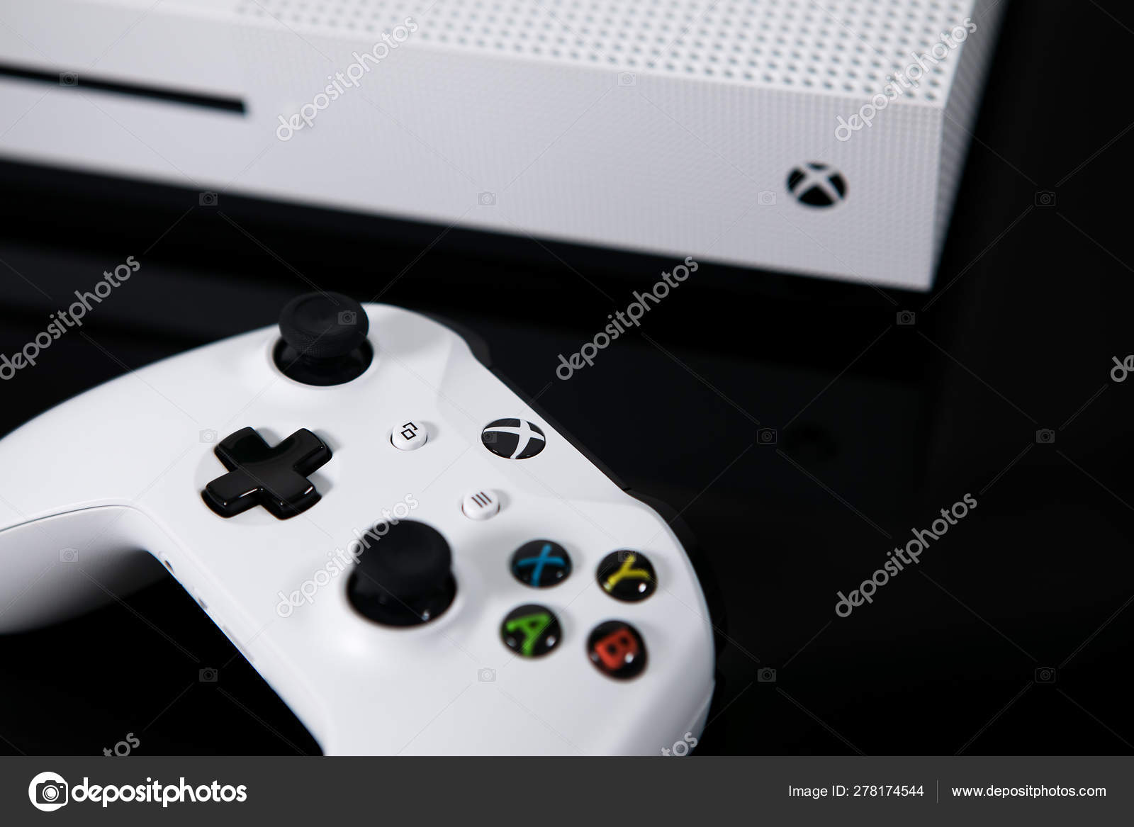 Rudyard Kipling koppel Ijver Gaming on the Microsoft XBOX One Video Game System – Stock Editorial Photo © robtek #278174544 Rudyard Kipling koppel Ijver Gaming on the Microsoft XBOX One Video Game System – Stock Editorial Photo © robtek #278174544