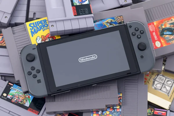 Vorbereitungen für einige Spiele auf der Nintendo Switch — Stockfoto