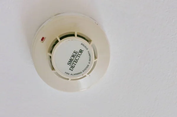 Tavanda bir duman dedektörü