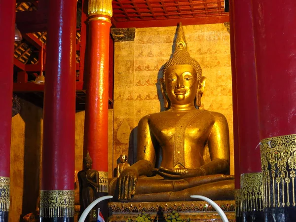 Statue Bouddha Dans Temple Thaï — Photo