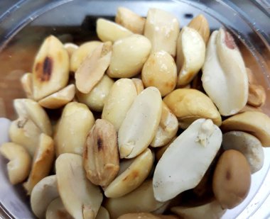 kavrulmuş fıstık cilt olmadan kabuklu