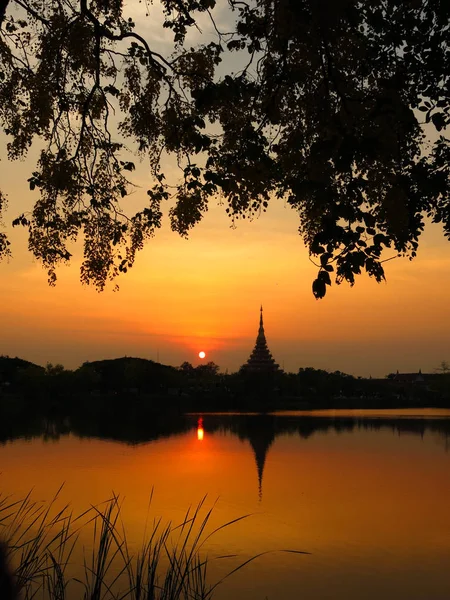 Beautiful Sunset Temple Lake Evening — Stock Photo, Image