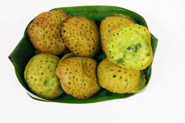 Kanom Krok, bir temel olarak zemin yasemin pirinç ve hindistan cevizi sütü yapılan tatlı bir Tay tatlı tarifi, özellikle Kanom için yapılmış bir dökme demir tava içine dökülür Krok.It muz yaprak konteyner içinde.