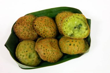 Kanom Krok, bir temel olarak zemin yasemin pirinç ve hindistan cevizi sütü yapılan tatlı bir Tay tatlı tarifi, özellikle Kanom için yapılmış bir dökme demir tava içine dökülür Krok.It muz yaprak konteyner içinde.