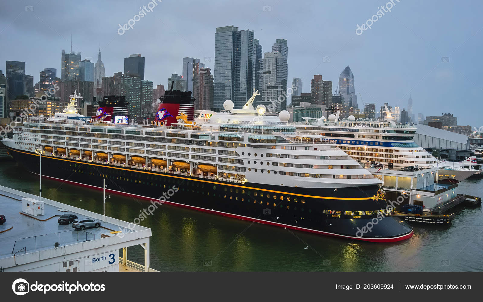 New York October 2016 Disney Magic Cruise Ship Docked Manhattan Stock