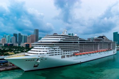 Miami, Florida - 29 Mart 2014: Msc Divina Cruise Ship Miami, Florida'da demirledi.