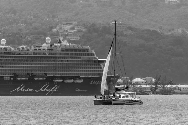 Montego Bay, Jamaika - 19 Mart 2018: Mein Schiff Cruise Ship Montego Bay, Jamaika'da demirledi