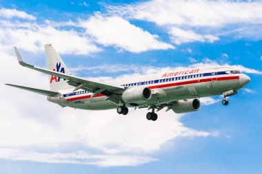 Montego Bay, Jamaika - 19 Şubat 2017: Montego Bay (Mbj) Sangster Uluslararası Havaalanı'nda inmeye hazırlanıyor American Airlines uçak.