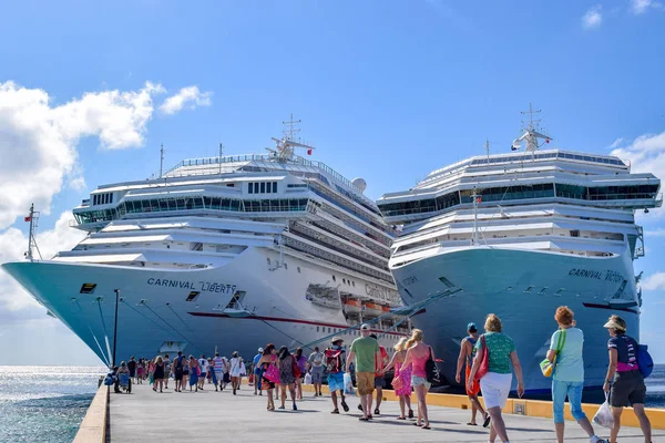 Grand Turk Turken Caicos Eilanden April 2014 Passagiers Terug Keren — Stockfoto