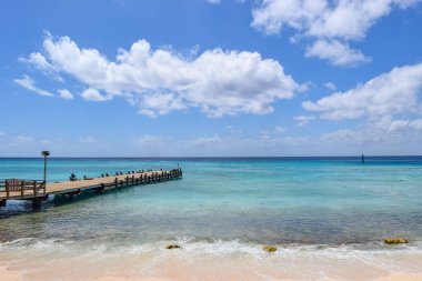 Grand Turk, Turks ve Caicos Adaları bir plaj okyanus manzarası.