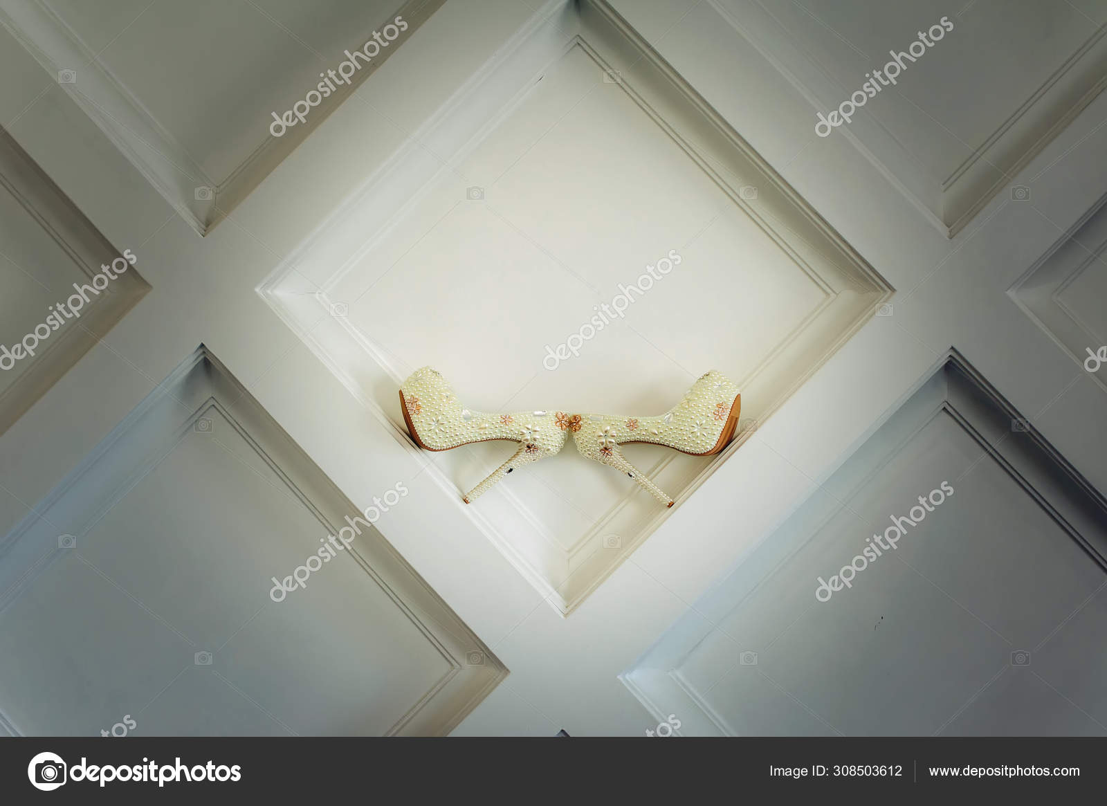 sapato infantil decorado com perola