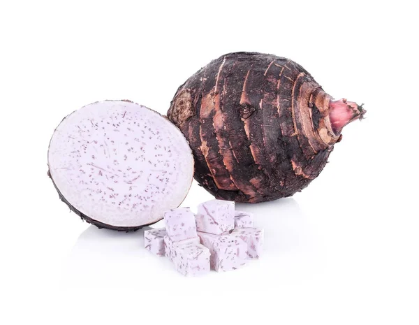 Taro beyaz arkaplanda izole edildi