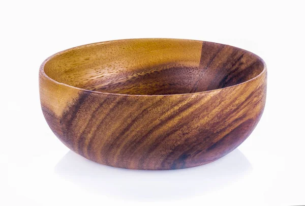 Tahta kase beyazda izole edilmiş.