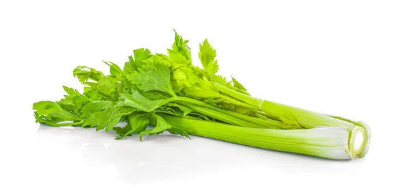 Kereviz beyaz arkaplanda izole edildi