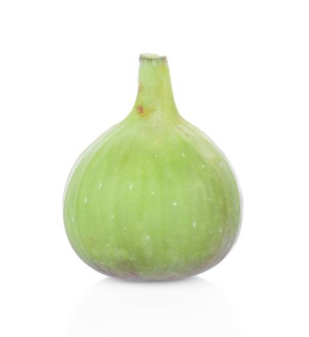 Beyaz arka planda izole edilmiş taze incirler.