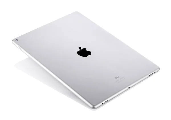 Lampang, Tayland - 22 Mart 2017: Beyaz bir arka plan üzerinde Apple ipad Pro 12,9 renk alanı gri arkası.