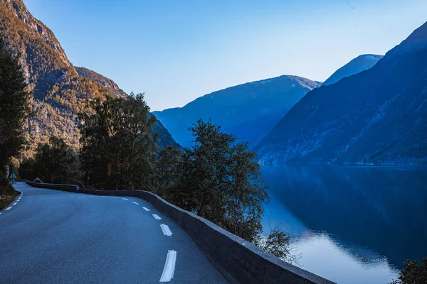 Krásná Norská Krajina Silnici Horách Blízkosti Fjordu Cestě Trolltunga Norsko — Stock fotografie