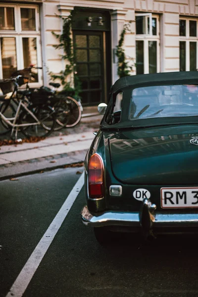 Carro Retro Com Bicicletas Rua Copenhague Dinamarca — Fotografia de Stock