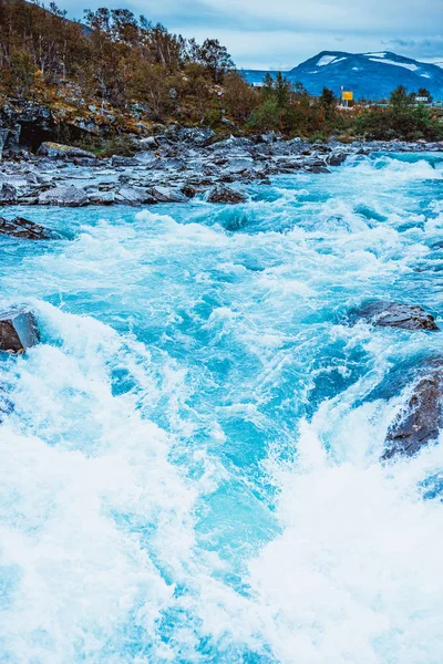 Norvégia Gyönyörű Erős Vízesés Áramló Víz — Stock Fotó