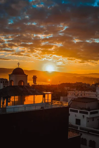 日落时港口城市丹吉尔的全景 摩洛哥 — 图库照片