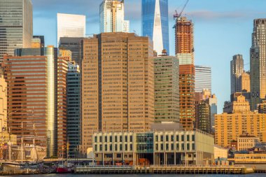 Brooklyn Bridge Park Greenway yakınındaki pozlama.