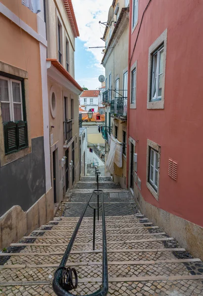 Pozlama donne Alfama, Lizbon, Portekiz tarihi eski ilçe inci günü sırasında.