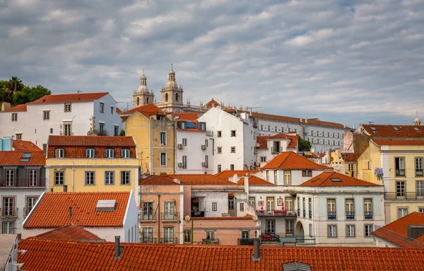 Pozlama donne Alfama, Lizbon, Portekiz tarihi eski ilçe inci günü sırasında.