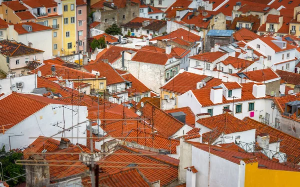 Pozlama donne Alfama, Lizbon, Portekiz tarihi eski ilçe inci günü sırasında.