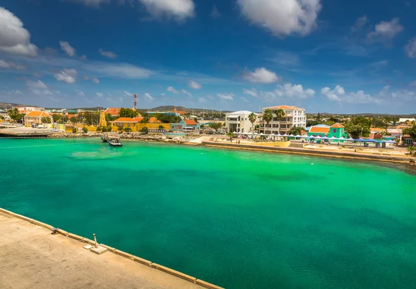 Bonaire의 자본에 네덜란드의 Paradisiac 해변과 Kralendijk에서 Arriving 보네르에서 — 스톡 사진