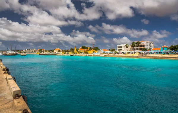 Chegando Bonaire Captura Navio Capital Bonaire Kralendijk Nesta Bela Ilha — Fotografia de Stock