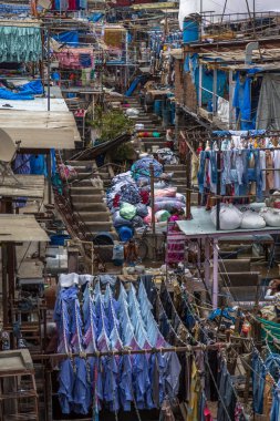 Dhobi Ghat Mumbai, Hindistan bir iyi bilinen açık hava Çamaşırhane var. Mumbai'nin oteller ve hastaneler temiz giysiler ve nevresimler için aç dhobis bilinen contalar, iş.