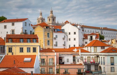 Pozlama donne Alfama, Lizbon, Portekiz tarihi eski ilçe inci günü sırasında.
