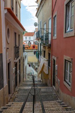 Pozlama donne Alfama, Lizbon, Portekiz tarihi eski ilçe inci günü sırasında.