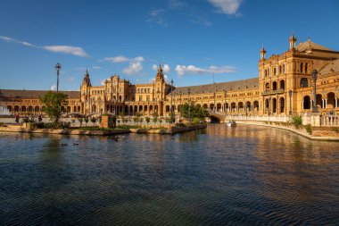 Gün batımından önce bahar süre boyunca, Seville, İspanya, Plaza de Espana pozlama