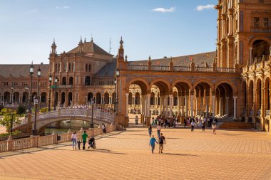 Gün batımından önce bahar süre boyunca, Seville, İspanya, Plaza de Espana pozlama