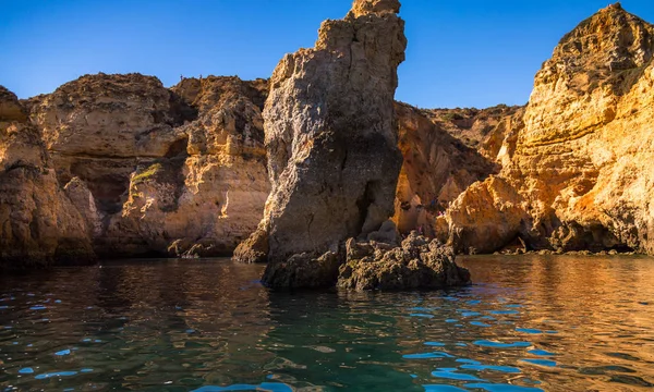 Lagos sahil, Algarve, Portekiz bir tekne turu yapılan korunmasızlık