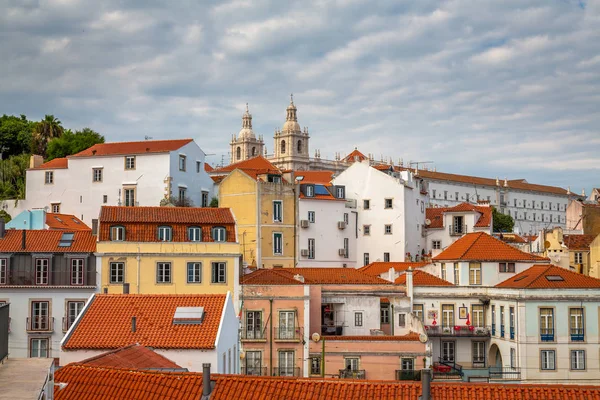 Pozlama donne Alfama, Lizbon, Portekiz tarihi eski ilçe inci günü sırasında.