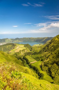 Sete Cidades Lagoa Ponta Delgada Azor Adaları. Sete Cidades merkezinde büyük bir volkanik krater üç mil boyunca bulunan Ponta Delgada Belediyesi, sivil bucak olduğunu.
