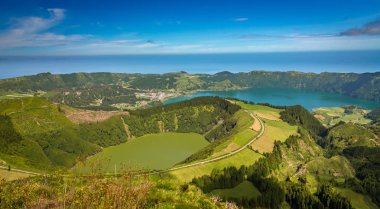 Sete Cidades Lagoa Ponta Delgada Azor Adaları. Sete Cidades merkezinde büyük bir volkanik krater üç mil boyunca bulunan Ponta Delgada Belediyesi, sivil bucak olduğunu.