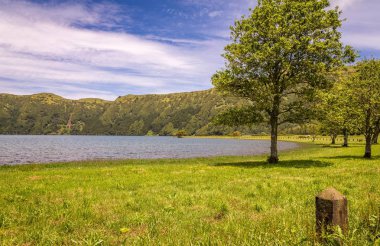 Sete Cidades Lagoa Ponta Delgada Azor Adaları. Sete Cidades merkezinde büyük bir volkanik krater üç mil boyunca bulunan Ponta Delgada Belediyesi, sivil bucak olduğunu.