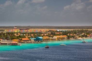Bonaire, dalgıçlar cennet hoş geldiniz. Bonaire adlı gelen, yakalama sermaye Bonaire adlı gemi, onun paradisiac plajları ve su ile Karayip Hollanda Bu güzel adada Kralendijk.