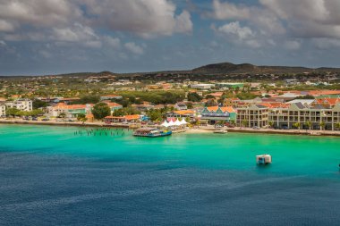 Bonaire, dalgıçlar cennet hoş geldiniz. Bonaire adlı gelen, yakalama sermaye Bonaire adlı gemi, onun paradisiac plajları ve su ile Karayip Hollanda Bu güzel adada Kralendijk.