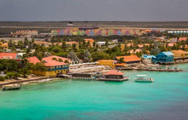 Bonaire, dalgıçlar cennet hoş geldiniz. Bonaire adlı gelen, yakalama sermaye Bonaire adlı gemi, onun paradisiac plajları ve su ile Karayip Hollanda Bu güzel adada Kralendijk.
