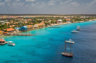 Bonaire, dalgıçlar cennet hoş geldiniz. Bonaire adlı gelen, yakalama sermaye Bonaire adlı gemi, onun paradisiac plajları ve su ile Karayip Hollanda Bu güzel adada Kralendijk.