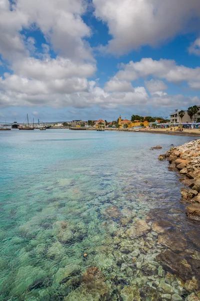 Bonaire, dalgıçlar cennet hoş geldiniz. Bonaire adlı gelen, yakalama sermaye Bonaire adlı gemi, onun paradisiac plajları ve su ile Karayip Hollanda Bu güzel adada Kralendijk.