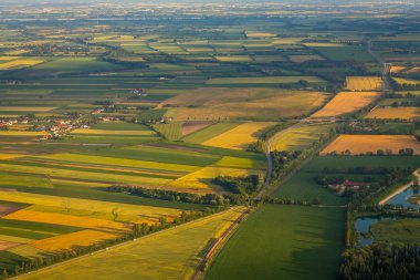 Alanlar Orta Avrupa'da gösterilen uçak penceresinden görüntülemek.